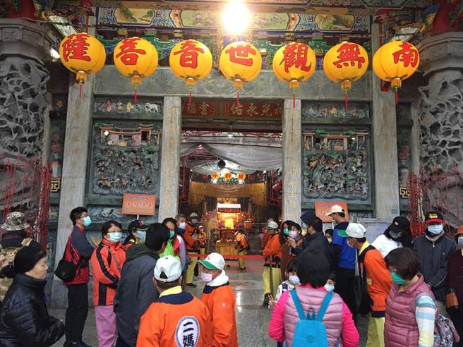 台南市「東山碧軒寺迎佛祖暨遶境」活動4日6時52分正式起駕出發前往火山碧雲寺。（讀者提供／劉秀芬台南傳真）