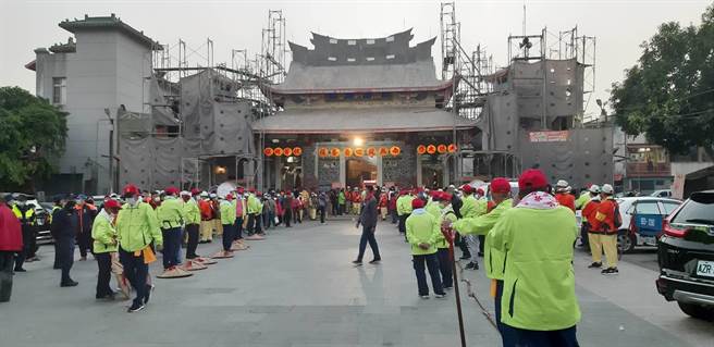 台南市「東山碧軒寺迎佛祖暨遶境」活動4日6時52分正式起駕出發前往火山碧雲寺。（讀者提供／劉秀芬台南傳真）