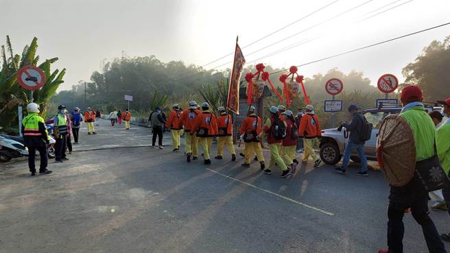 台南市「東山碧軒寺迎佛祖暨遶境」活動4日6時52分正式起駕出發前往火山碧雲寺。（讀者提供／劉秀芬台南傳真）
