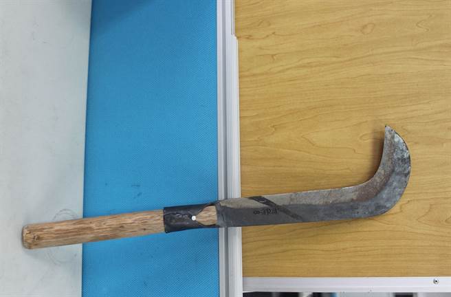 该男子去年某日拿着番刀入侵住宅行窃，但疑似找不到行窃目标物，竟将目标转移至住户养殖的猪只，他一气之下朝猪乱砍。（示意图／中时资料照）