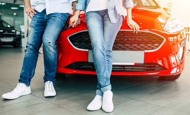 「買車抽女友」的消息曝光後，不少單身男子全暴動了。（示意圖／達志影像）