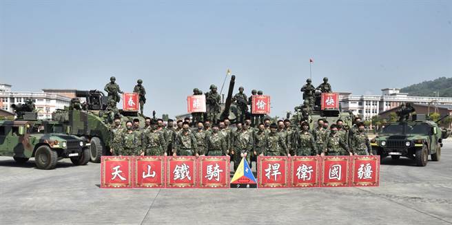 陆军装甲第564旅展现精良装备。（林瑞益摄）