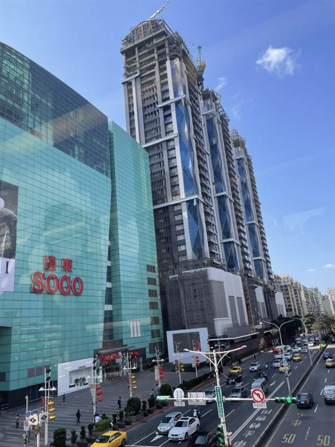 新光三越副董事长兼总经理吴昕阳将带领团队进驻东区Diamond Towers。（郭家崴摄）