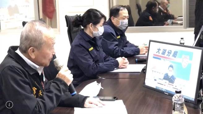 苗栗县长徐耀昌透过视讯主持春节加强维安工作首日勤教。（苗栗县警局提供／谢明俊苗栗传真）