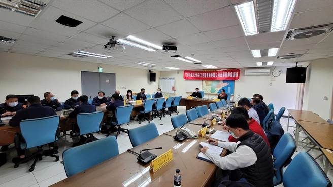 新北市瑞芳警分局特別在年前召集交通局、區公所、客運公司、停車場業者等多單位辦理春節期間交通疏導管制協調。（瑞芳警分局提供）