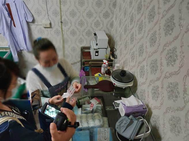 桃园市卫生局2月1日于龙潭查获越籍密医。（桃园市政府卫生局提供／黄婉婷桃园传真）