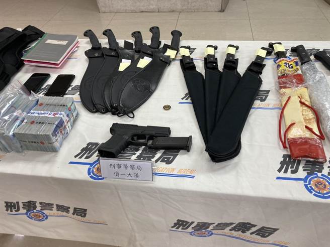 警政署進行全國掃黑，逮捕21名統促黨幫眾。（警方提供，文：陳鴻偉）