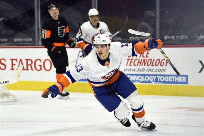 島人隊前鋒巴扎爾慶祝進球得分。（美聯社資料照）