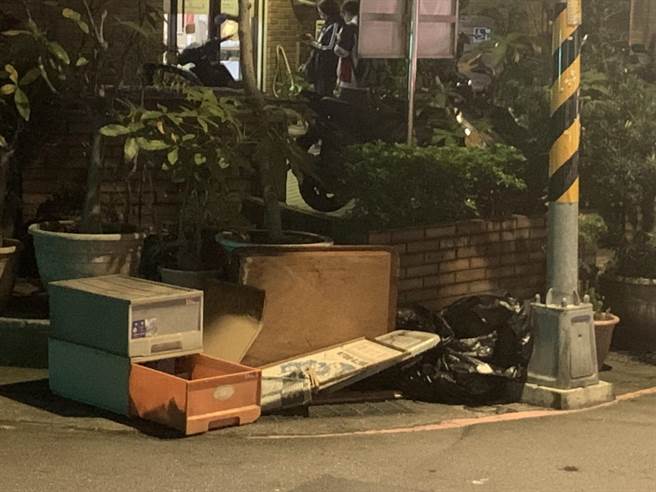环保局必定追查随意弃置废弃物的源头行为人，呼吁民眾切勿以身试法。（新北市环保局提供／新北传真）