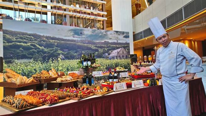 （裕元行政总主厨康志伟领军，为民眾带来一场感动味蕾的异国美食体验。图／曾丽芳）
