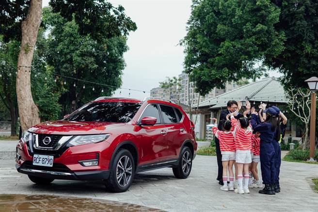 裕隆日产汽车关怀年长者交通安全，与屏东县政府一同合作。（裕日提供）