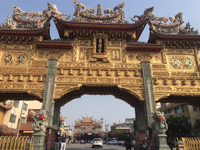 受疫情影响，东港东隆宫4日宣布春节活动有部分异动。（谢佳潾摄）