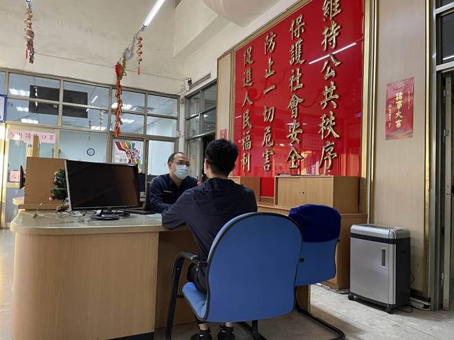 金城分局運用各種查詢系統和聯繫管道，不到2小時就輾轉聯繫上協尋對象。（警方提供）