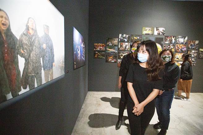 黃捷強調「人在做、天在看」，鳳山人最後會做出智慧的選擇。（袁庭堯攝）