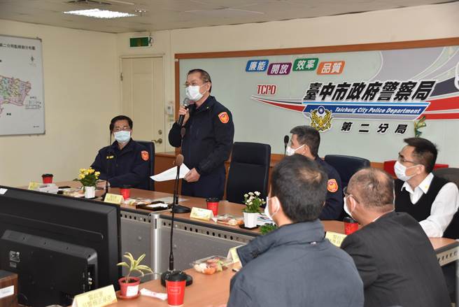 內政部警政署副署長李永癸開跑首日代表陳家欽署長南下至台中市警第二分局進行訪視。（台中市警第二分局提供／張妍溱台中傳真）