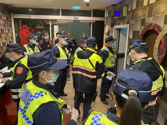 彰警临检112处治安顾虑场所、21处路检。（彰化县警局提供／吴敏菁彰化传真）