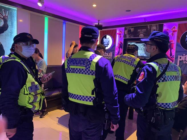 彰警临检112处治安顾虑场所、21处路检。（彰化县警局提供／吴敏菁彰化传真）