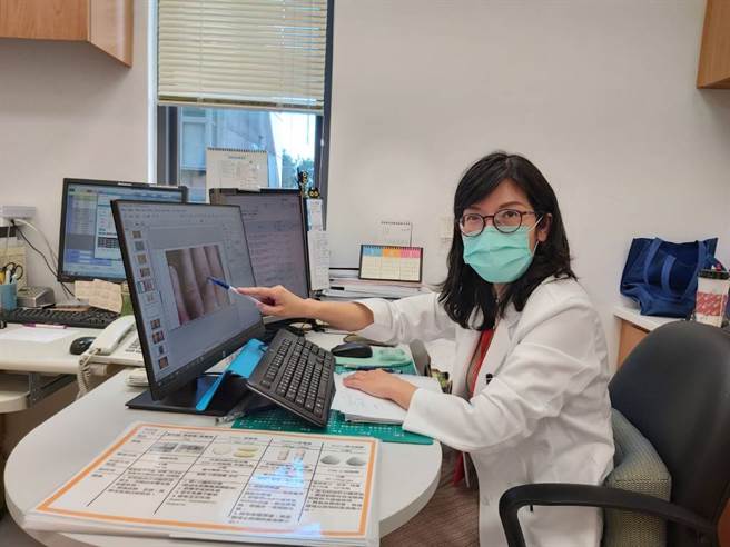 恩主公医院风湿免疫科主任郭孝龄医师提醒，若需长时间靠手指大量活动的工作者，平时保养可以泡热水、涂抹乳液加以按摩，保养关节。(图/恩主公医院提供)