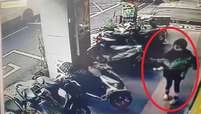 1歲男嬰床上窒息身亡 疑保母照顧不慎趴睡導致(圖/葉書宏傳真)