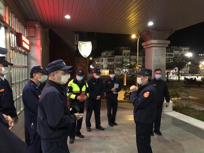 春安工作昨晚在寒風中起跑，金門金城、金湖2分局首日均有收穫。（警方提供）