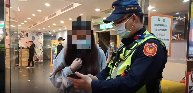 過年警察最忙！淡水警加強治安工作 一晚抓9案（淡水警提供／戴上容新北傳真）