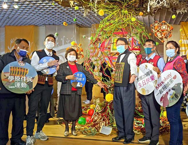 屏东县政府推动「学原住民运动」课程已6年，逾半学员都非原住民族，4日在屏东县原住民文化会馆成果展。（潘建志摄）