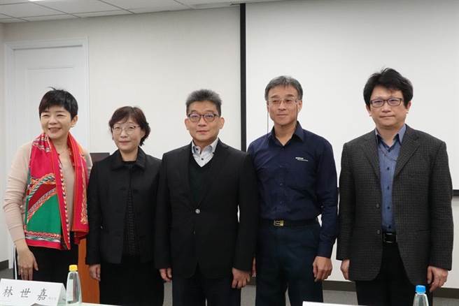 数位医疗防疫专家会议－疫情展望从国家队到国际杯。图／财团法人台湾医界联盟基金会提供