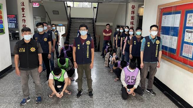 刑大科偵隊偵破電信詐騙機房案，逮17嫌犯。（台南市警察局提供／劉秀芬台南傳真）