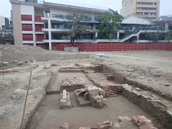 永福国小所清整出清代道署遗构，为保护遗构，目前暂时回填。（文资处提供／李宜杰台南传真）