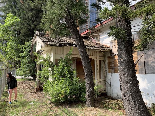 位于民生路上的济生医院，仍保有日据时期的车寄入口。（文资处提供／李宜杰台南传真）