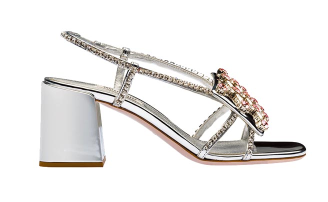 Miu Miu水晶綴飾高跟涼鞋4萬1000元。（Miu Miu提供）