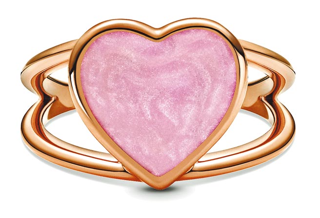 Pandora Rose粉红宣言爱心珐琅双圈戒指，3980元。（Pandora提供）