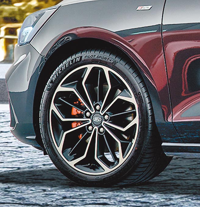 作为Ford Focus OE原厂配胎的MICHELIN，也将以品牌赞助身分投入，赛事将分为「极限原厂组」与「高手改装组」2个组别，前者使用的MICHELIN PILOT SPORT 4及PILOT SPORT 4 S，是米其林从赛道到街道之科技代表作。（米其林提供）