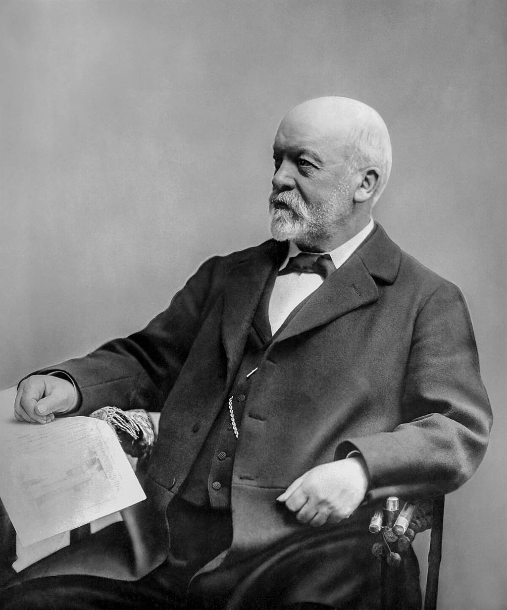 Maybach 100週年&慶祝創辦人「設計師之王」Wilhelm Maybach 175歲冥誕
