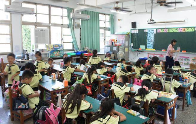 到了寒假，家长最头痛的莫过于儿女的寒假作业。(示意图／本报资料照)