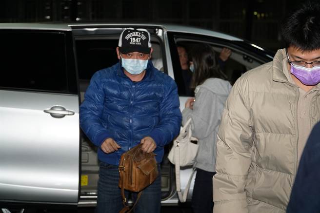 两大知名电商服饰涉地下匯兑12亿，业者8人交保，图为贸易公司负责人洪郁翔。 (张孝义摄)