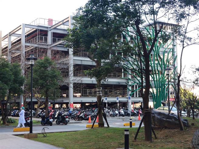 卫服部桃园医院今天是「清零计画」最后一天，预计11时结束採检。（赖佑维摄）