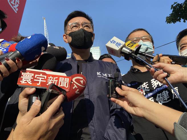 國民黨主席江啟臣強調，反萊豬連署將破50萬，呼籲蔡政府懸崖勒馬，國民黨永遠站在人民這一邊。（盧金足攝）