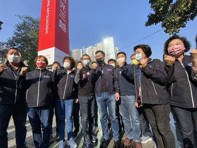 百輛反萊豬公車在台中市上路，國民黨主席江啟臣、台北市議員羅智強，前立委顏寬恒、10名台中市議員到場力挺。（盧金足攝）