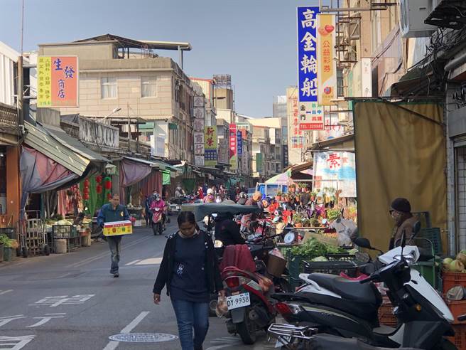 金城鎮民族路傳統市場一帶，列入交通管制的重點區域。（李金生攝）