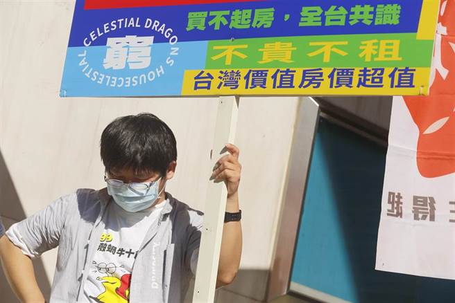 由巢运团体打造的「天龙房屋」计画5日正式闭幕，巢运举行记者会公布「天龙房屋」办理期间搜集到的民眾居住困境心声，反映高房价、囤房等居住正义问题。（张铠乙摄）