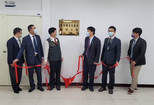 云林地检署今（5日）举行「查察贿选及暴力执行小组」揭牌。（周丽兰摄）