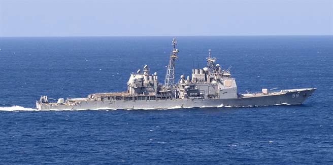 提康德罗加级（Ticonderoga-class）巡洋舰「普林斯顿」号（USS Princeton）2月1日穿越印度洋的画面。（美国海军）