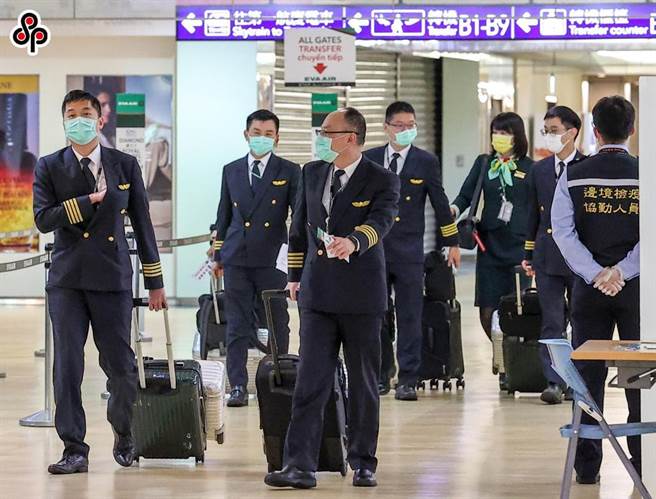 航空业提议，放宽「航空器飞航作业管理规则」（AOR）关于飞航值勤时间最多24小时的规定，以利派出2组组员，1组负责飞去、另1组负责飞回，回台后大家都免接受隔离。（本报资料照）