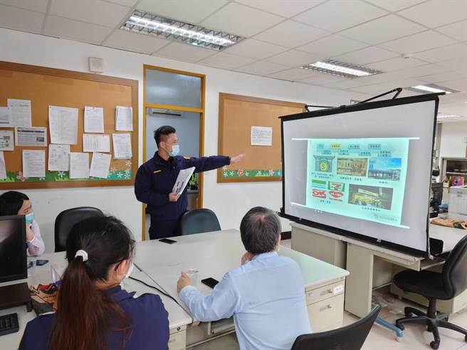 农历春节将届，新店警分局与辖区内之金融机构，採渐进式方式召开「加强重要节日安全维护工作协调会」协调各项安全维护事宜。（新店警分局提供）