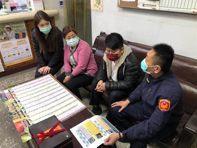 农历春节将届，新店警分局与辖区内之金融机构，採渐进式方式召开「加强重要节日安全维护工作协调会」协调各项安全维护事宜。（新店警分局提供）