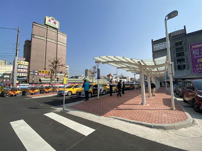 苗栗火车站东西站及周边环境再造工程，改善旧站体成为新的商业活动场域，并整合东西站交通动线及周边景观，让苗栗的门面焕然一新。（巫静婷摄）