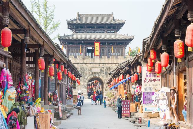 三國是一段家喻戶曉的歷史，但我們所了解的三國，著眼點都放在英雄人物身上，以及那些耳熟能詳的戰爭故事，對於這段歷史發生的背景、客觀的地理條件卻知之甚少。(示意圖/shutterstock)