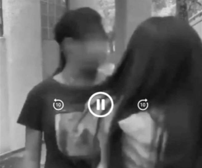 少女遭集体霸凌校方通报为一般斗殴事件，教育局坦承有检讨空间。(翻摄自爆怨公社)