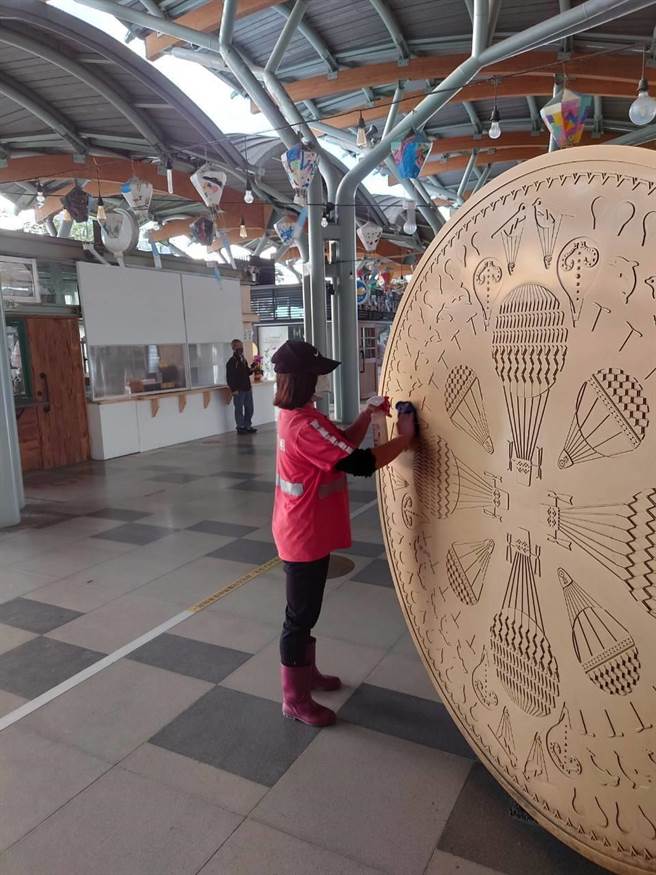 疫情严峻，台铁针对站票、消毒、饮食等都加强防疫措施。（台铁台东站提供／蔡旻妤台东传真）